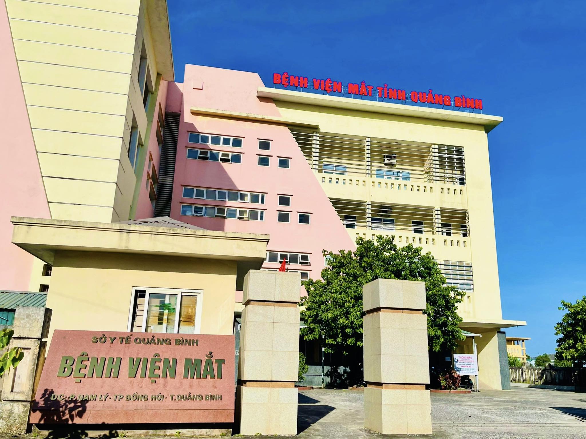 LỄ BÀN GIAO CÔNG TÁC TỔ CHỨC BIÊN CHẾ, TÀI CHÍNH, TÀI SẢN, HỒ SƠ, TÀI LIỆU TỪ TRUNG TÂM MẮT – NỘI TIẾT ĐẾN BỆNH VIỆN MẮT TỈNH QUẢNG BÌNH