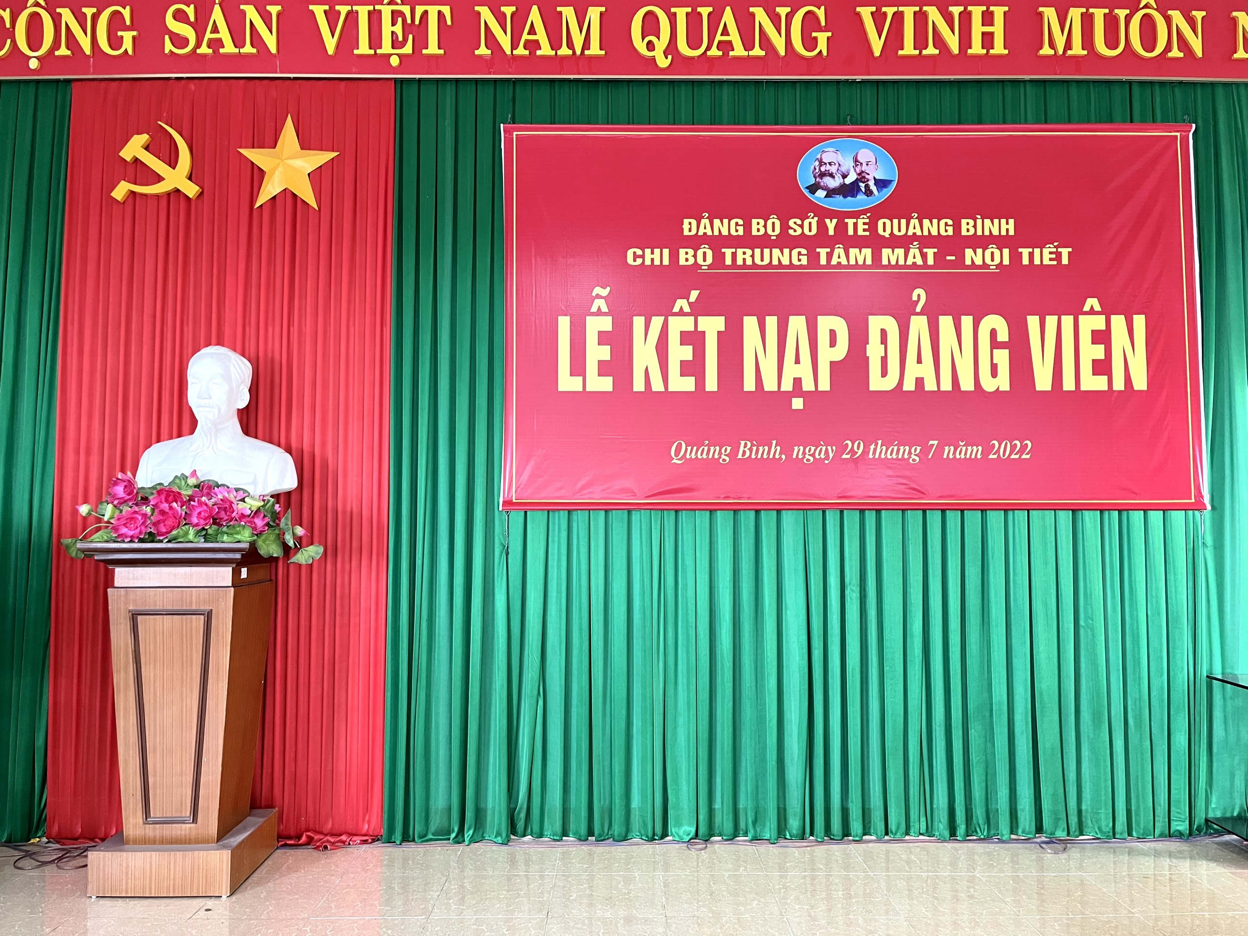LỄ KẾT NẠP ĐẢNG VIÊN MỚI
